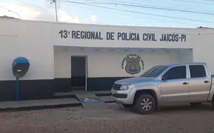 Mulher é encontrada morta dentro de casa, havia um golpe de faca no pescoço.