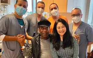 Rei Pelé recebe alta após um mês internado