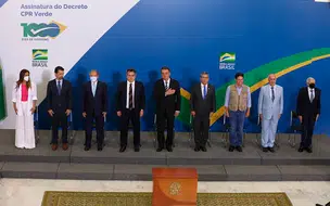 Bolsonaro assina decreto que cria Cédula de Produto Rural Verde