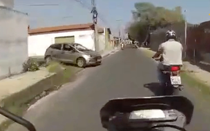 Vídeo mostra perseguição entre policiais e homem armado em Teresina