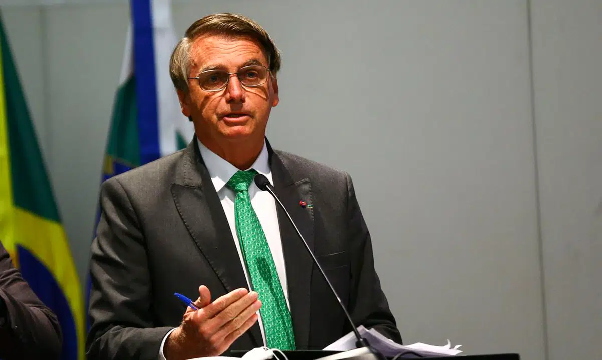 Jair Bolsonaro editou o decreto que regulamenta o novo programa social do governo federal, o Auxílio Brasil.