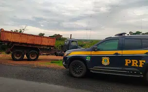 PRF recupera caminhão com registro de roubo na BR 343