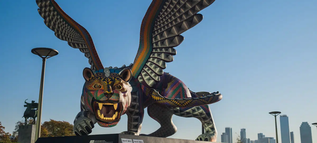 Escultura do guardião da paz e segurança internacional foi criado pelos artistas Jacobo e Maria. Foi um presente do México para a ONU