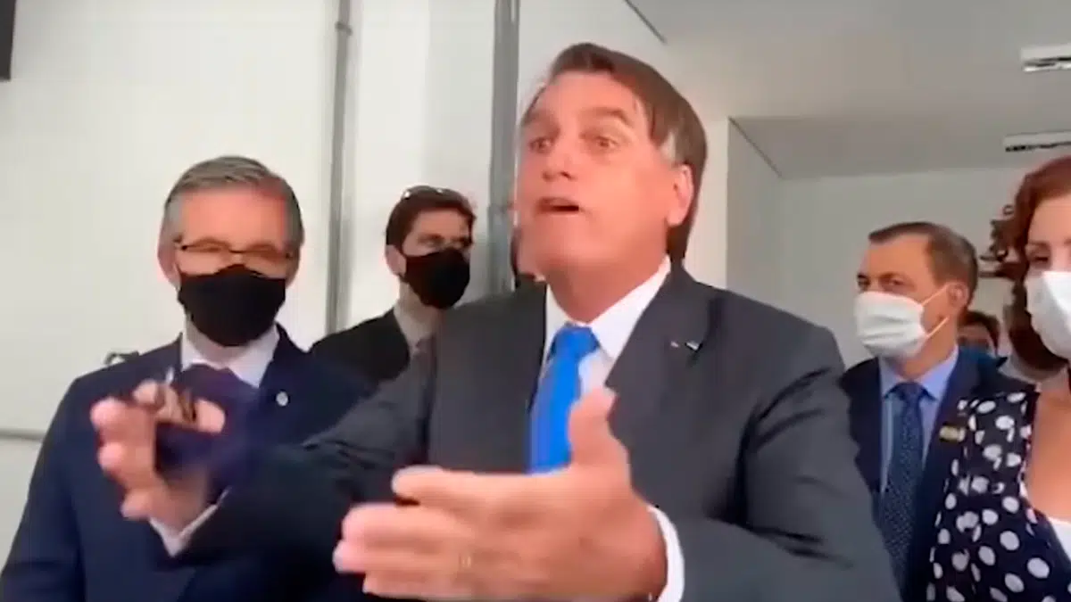 Jair Bolsonaro fica irritado com Jornalista