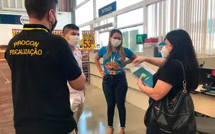 Procon realiza fiscalização pedagógica em supermercados de Teresina
