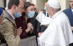 Segundo boletim, Papa está em boas condições