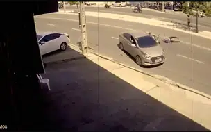 Bandidos em fuga atropelam motoqueiro em Teresina