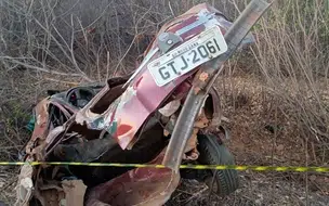 Acidente entre carro de passeio e caminhão deixa família morta no Piauí