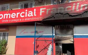 Estabelecimento fica destruído após incêndio em Teresina