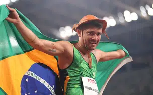 Petrúcio Ferreira é bicampeão nos 100m e quebra recorde na Tóquio 2020