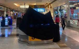 Após denúncias e vídeo viral, rede de fast food fecha quiosque em shopping