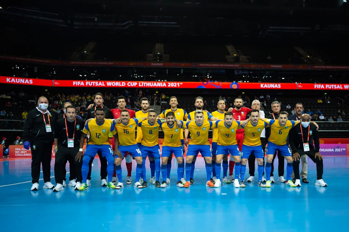 Brasil x Japão pelas oitavas de final da Copa do Mundo de Futsal da Lituânia