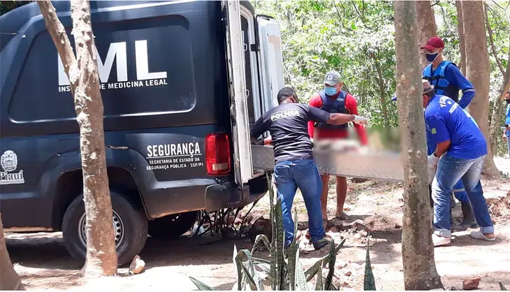 Corpo sendo removido pelo IML de Teresina