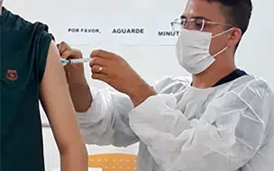 FMS reabre agendamento para vacinação de pessoas de 18 anos em Teresina