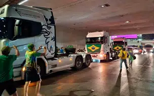Caminhoneiros paralisam rodovias em oito estados e têm 53 pontos de bloqueio