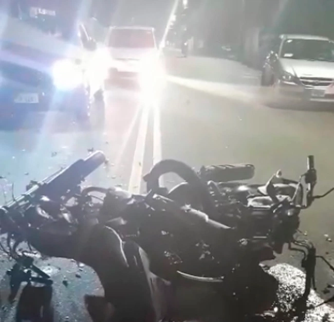 Colisão entre duas motocicletas deixou dois mortos na madrugada deste domingo 23