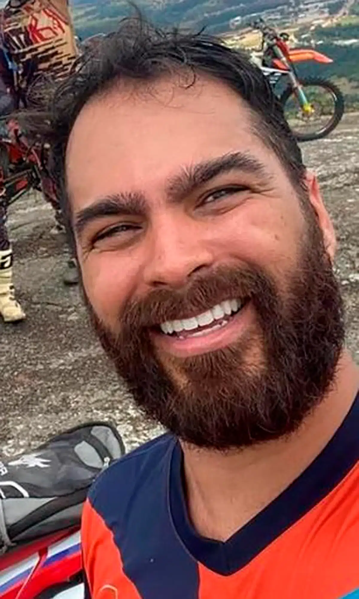 Daniel dos Santos é piloto de motocross e está desaparecido desde ontem