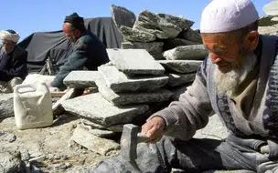 Afeganistão perdeu meio milhão de empregos desde que Talibã tomou poder