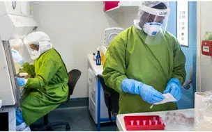 África tem redução de casos em meio à onda de Ômicron