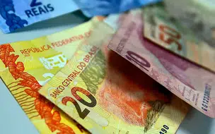 Salário mínimo com valor de R$ 1.518 começa a vigorar em 2025