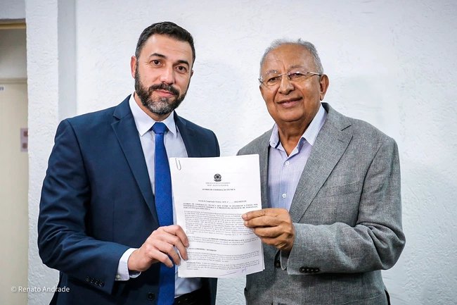 O superintendente da Polícia Federal no Piauí, José Antônio Simões e o prefeito Dr. Pessoa selam acordo