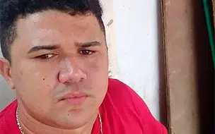 Suspeito de matar adolescente atira em si mesmo durante abordagem policial