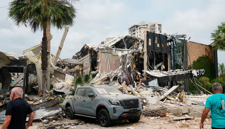Carro que ia ser sorteado aos clientes ficou totalmente destruído