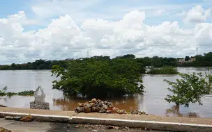 Suspeito de assalto pula em rio e foge a nado após atirar em PM