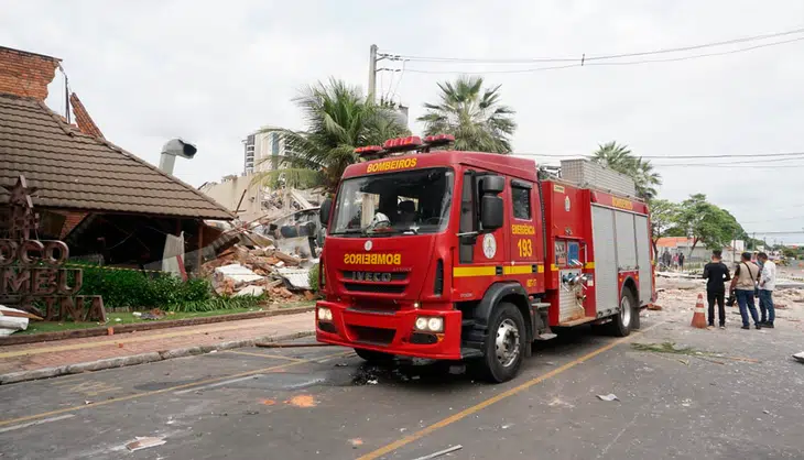 Corpo de bombeiros esteve no local