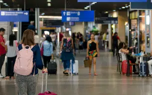 Pilotos e comissários de vôo decretam greve nacional a partir do dia 19