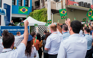 Tripulantes aprovam a terceira proposta dos empresários e greve é encerrada