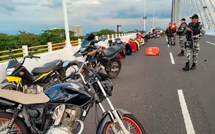 PM apreende dez motocicletas durante "rolezinho" de Natal em Teresina