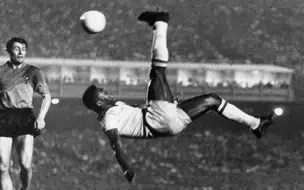 Morre o Rei Pelé ícone do futebol brasileiro aos 82 anos em São Paulo
