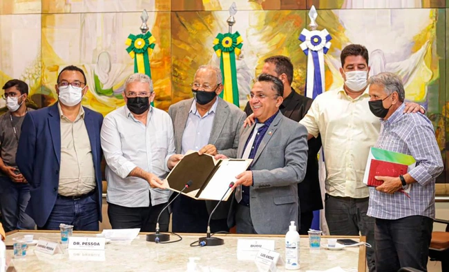 Vereador Dudu autor da lei e Prefeito de Teresina Dr Pessoa