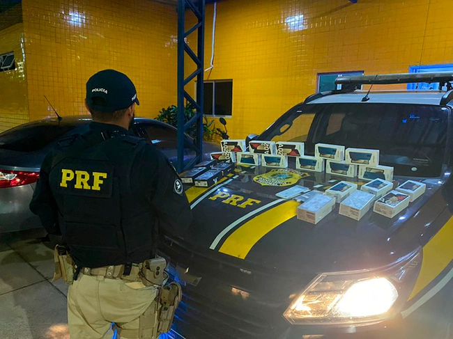Em Floriano PRF apreende 23 smartphones e 200 acessórios para celulares sem nota fiscal