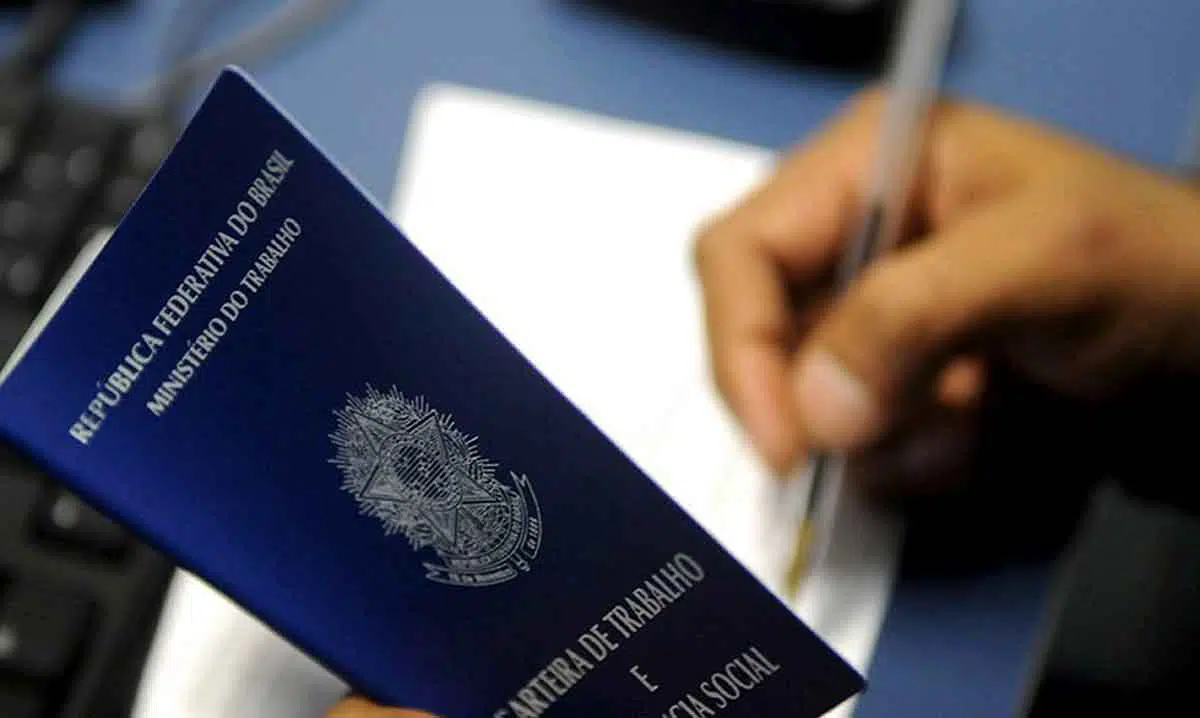 A taxa de desemprego no país ficou em 11,2% no trimestre encerrado em janeiro deste ano.