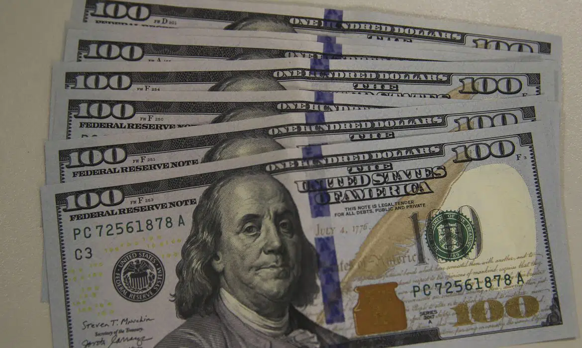 Bolsa ultrapassa os 120 mil pontos por primeira vez desde agosto