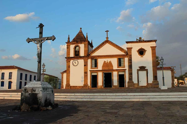 Proposta pela deputada Teresa Britto (PV), a lei nº 7.733/22 determina a divulgação do turismo religioso em todos os tipos de mídia