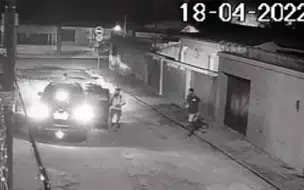 Vídeo mostra carro de policial rodoviário sendo roubado na zona norte