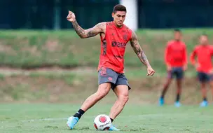 Flamengo enfrenta o Fluminense pelo título carioca em jogão no Maracanã