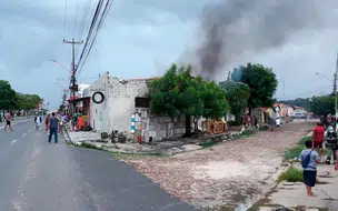 Incêndio destrói loja e atinge salão de beleza na zona sul de Teresina