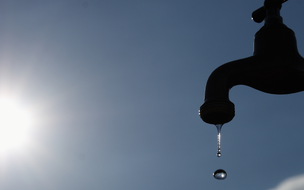 Rompimento de adutora causa interrupção temporária no abastecimento de água