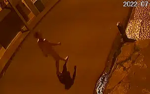 Câmera de segurança capta homem nu andando pela rua em Esperantina