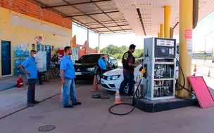 Procon fiscaliza redução do ICMS no preços dos combustíveis