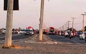 Passageiros ficam presos em carro após acidente na zona norte de Teresina