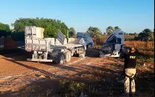 Condutor morre após caminhão com carga de cal tombar na BR-222