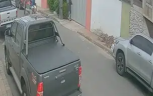 Criminosos viralizam ao praticar assalto usando carroça como meio de transporte