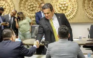 Alunos da rede estadual que depredarem escolas serão penalizados no Piauí