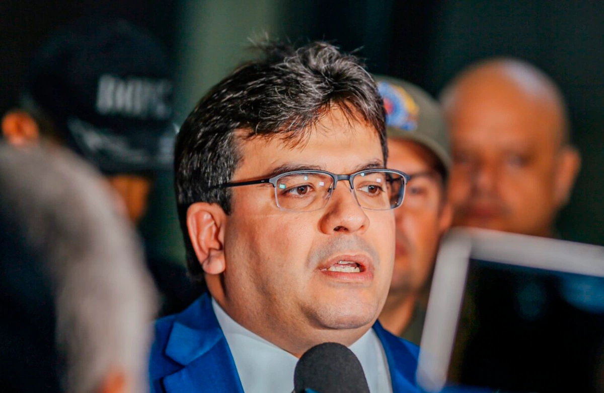 Governador Rafael Fonteles durante coletiva de imprensa na noite de domingo 8