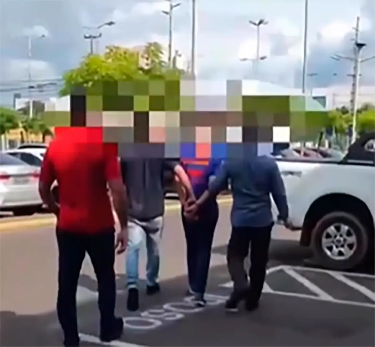 Investigadores da polícia civil gravaram o momento em que jovem é preso dentro de Shopping de Teresina